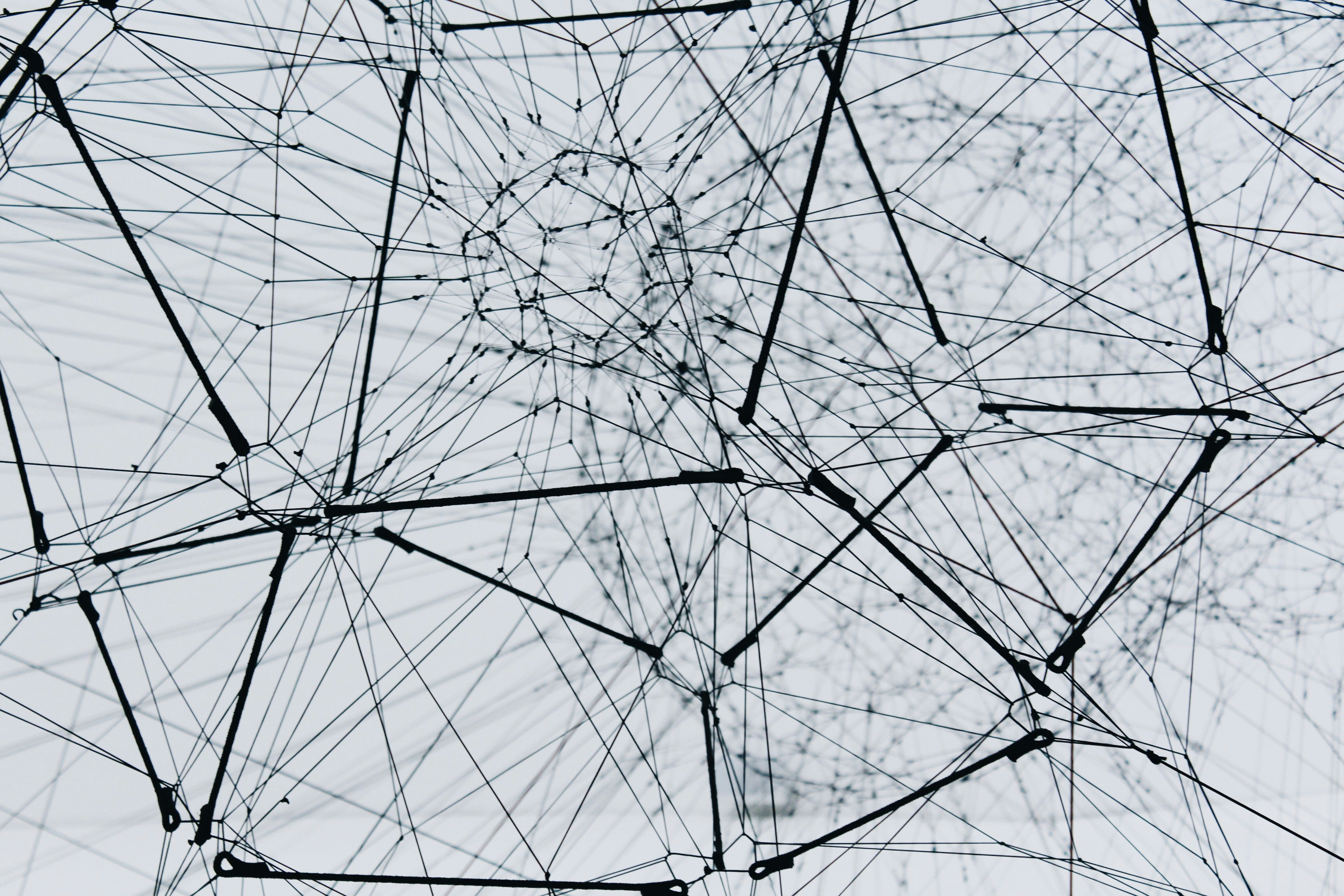 Algo-r-(h)-i-(y)-thms, 2018. Installation view at ON AIR, Tomás Saraceno's solo exhibition at Palais de Tokyo, Paris, 2018.